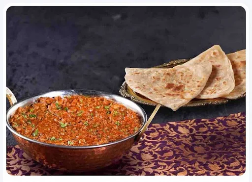 Chicken Keema With Tawa Paratha Combo (Serves 1)