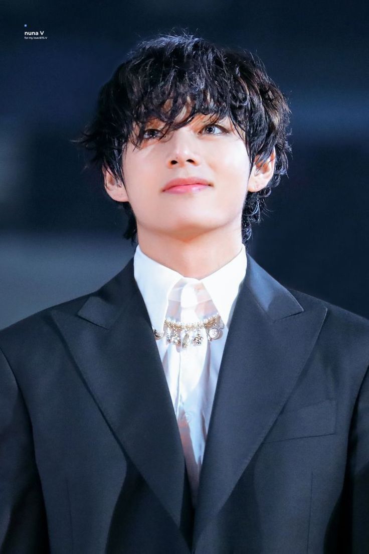 10+ Times BTS's V Was The King Of Pearl Accessories - Koreaboo