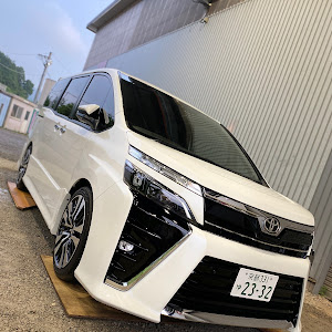 ヴォクシー ZRR80W
