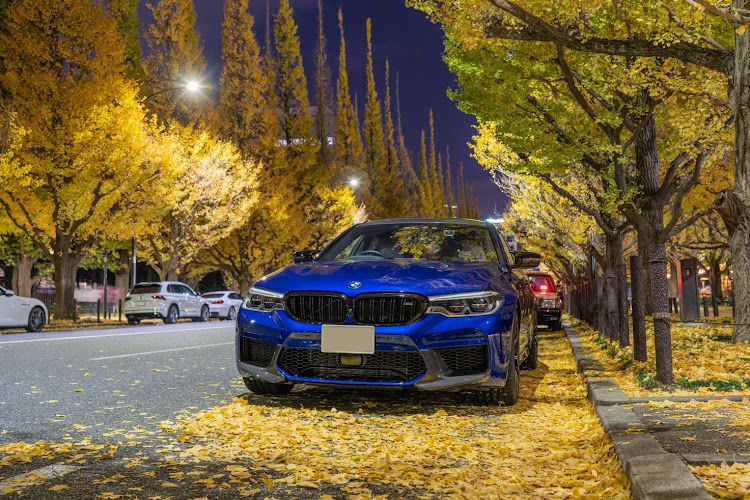 M5の2020ベストショット・銀杏並木と愛車・M5 competitionに関するカスタム事例の投稿画像2枚目