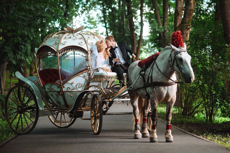 Fotógrafo de casamento Andrey Polyakov (ndrey1928). Foto de 4 de setembro 2016