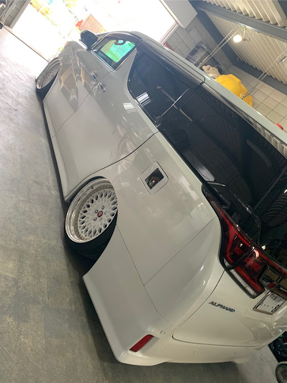 アルファードのエイムゲイン純VIP GT・純ベタ卒業・大人シンプルスタイル・JUSTICE・変態一家に関するカスタム事例の投稿画像2枚目