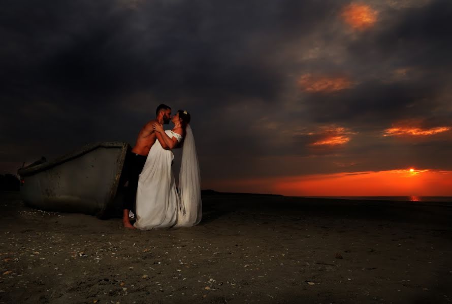 Fotógrafo de casamento Ciprian Mocanu (studio8mm). Foto de 23 de setembro 2016