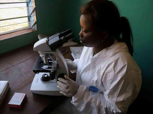 A laboratory worker uses a microscope at the health centre in the commune of Wangata during a vaccination campaign against the outbreak of Ebola, in Mbandaka, Democratic Republic of Congo, May 23, 2018. /REUTERS