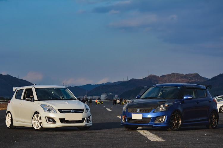 スイフトスポーツの12月もよろしくお願いしますに関するカスタム事例の投稿画像1枚目