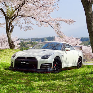 NISSAN GT-R