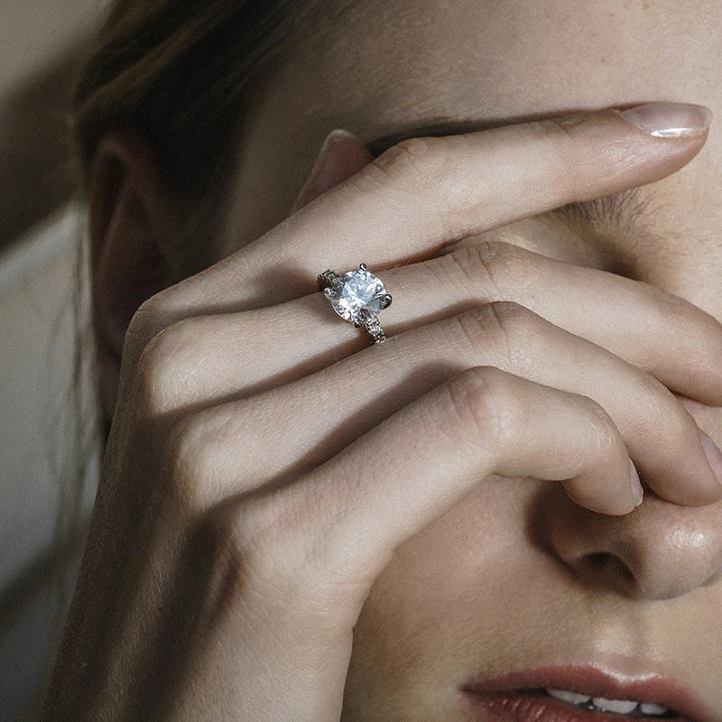 S925 Zilveren Ring 3 Karaat Dames Eenvoudig Vier Klauw. Prachtige ring voor dames. Ideaal voor dagelijks gebruik of speciale gelegenheden.