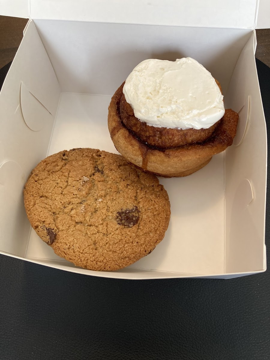 Chocolate chip cookie & cinnamon bun