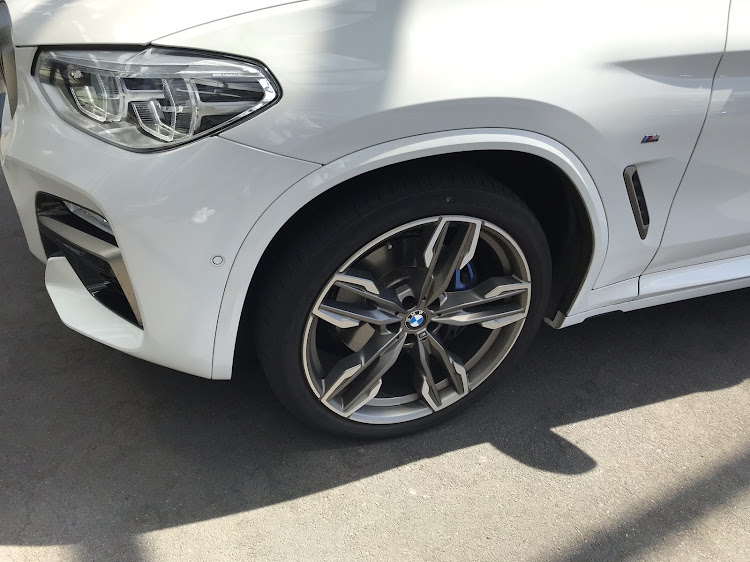 むぎにじさんが投稿したbmw・X3・M40d・M・試乗に関するカスタム事例の投稿画像3枚目