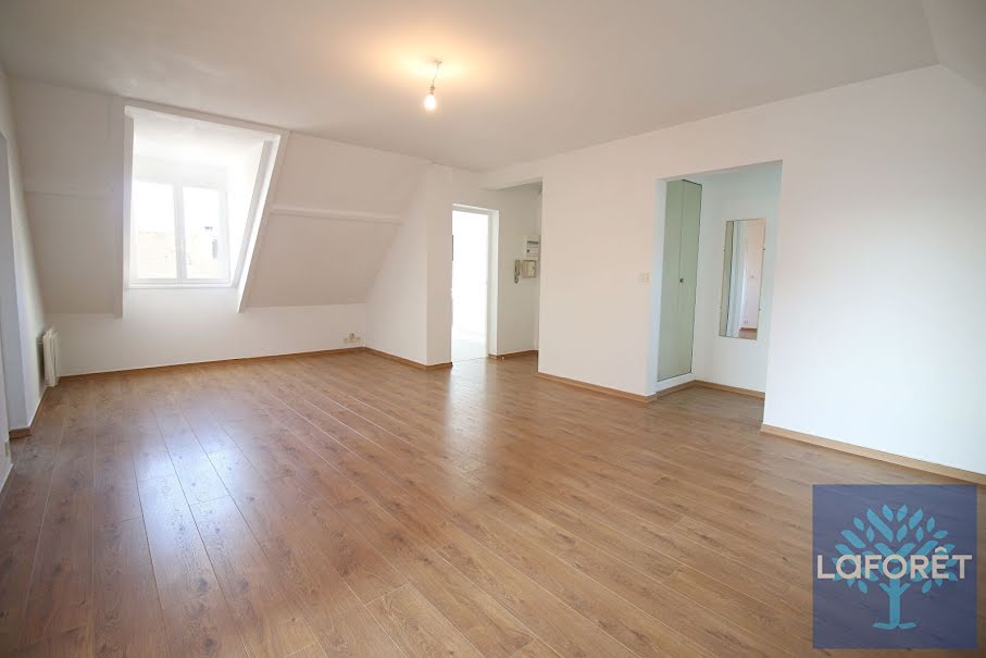 Location  appartement 3 pièces 56.17 m² à Etampes (91150), 849 €