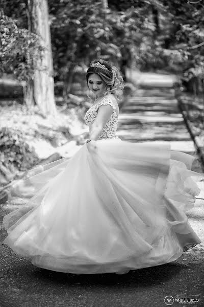 Wedding photographer Nikolay Glo (whitestudio). Photo of 27 October 2017