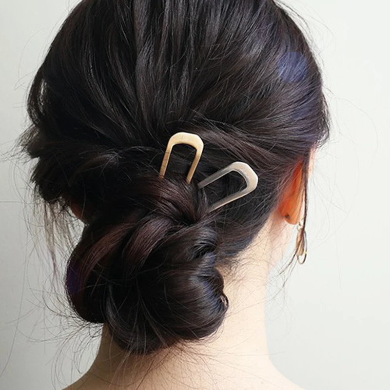 Eenvoudige U-vormige haarspeld van legering, ideaal voor elegante kapsels. Het veelzijdige ontwerp zorgt voor een veilige en comfortabele haarstijl.