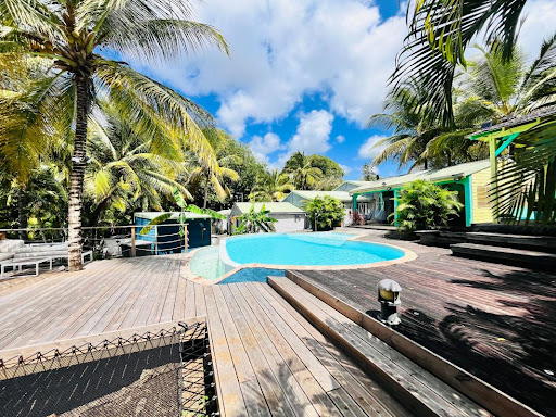Propriété avec piscine 1