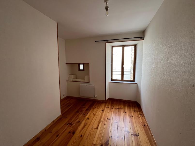 Vente maison 3 pièces 93 m² à La Rochefoucauld (16110), 82 000 €