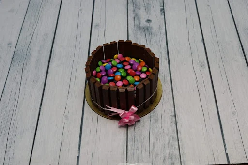 Kitkat Gems Cake [1.5 Kg]