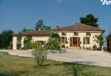 Maison avec piscine et terrasse 8