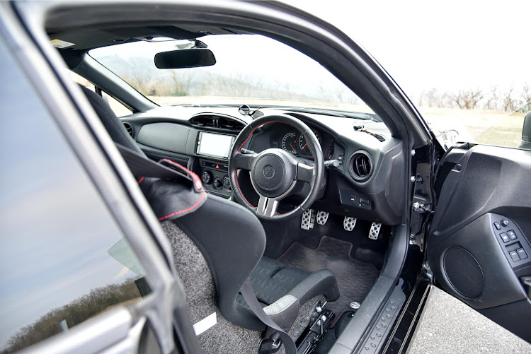86のコックピット・運転席・ドライバーズシート・ブリッドシートに関するカスタム事例の投稿画像1枚目