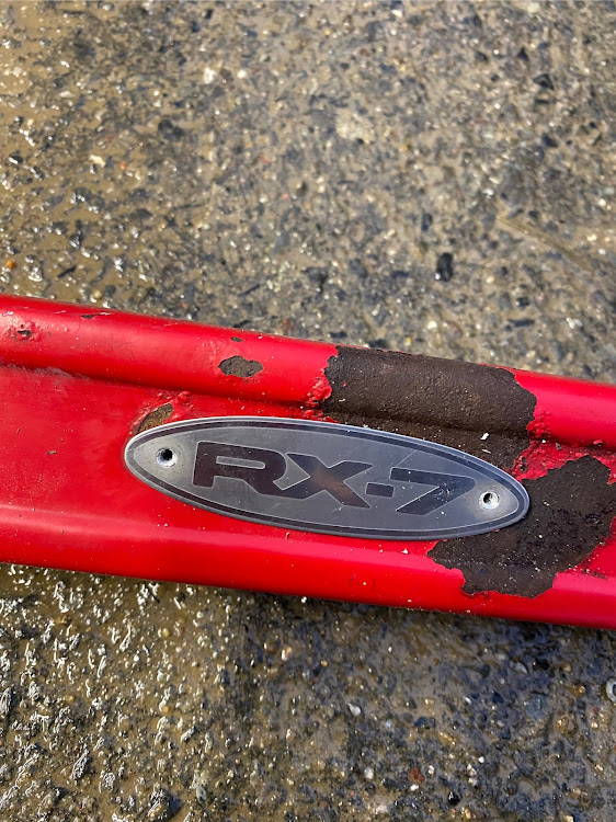 RX-7の青空整備・タワーバー装着・タワーバー磨き・タワーバー塗装・DIYに関するカスタム事例の投稿画像3枚目