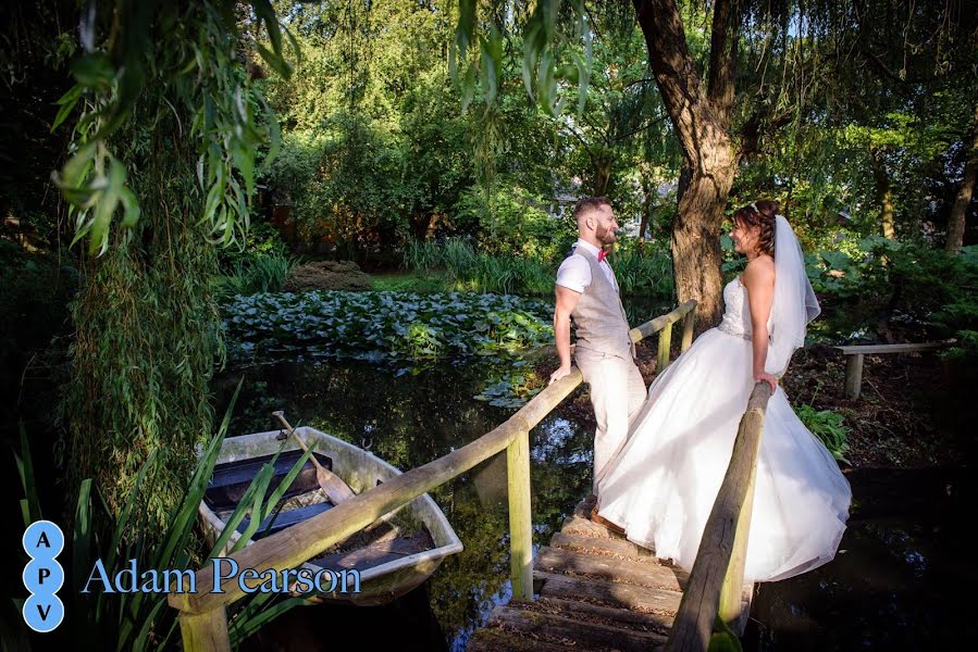 Fotógrafo de casamento Adam Pearson (apvservicesiow). Foto de 1 de julho 2019