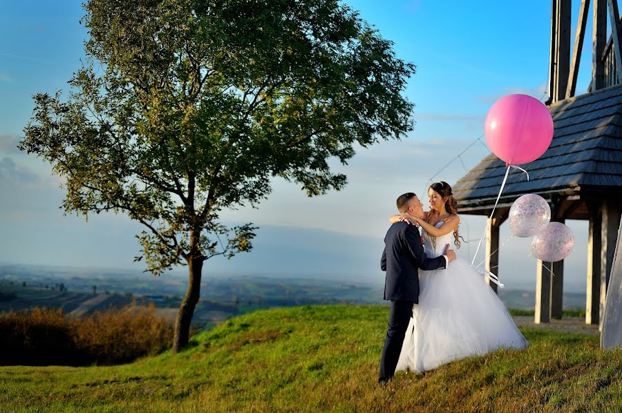 Wedding photographer Rafał Niebieszczański (rafalniebieszc). Photo of 28 November 2017