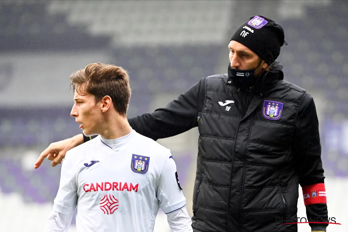 Nicolas Frutos werkt voor La Louvière, maar... houdt zich nog steeds bezig met een speler van Anderlecht