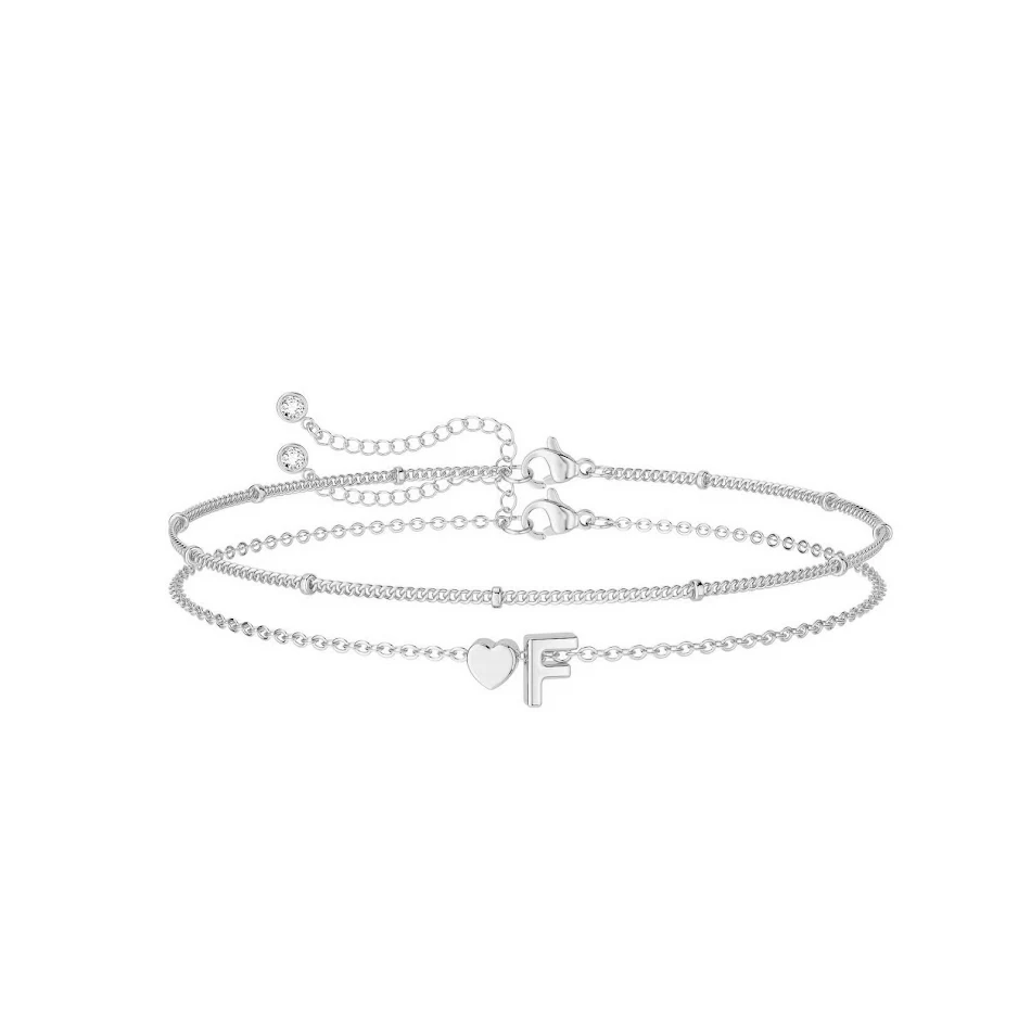 Zomerse armband met 26 perzik hartjes en letters, een stijlvol accessoire voor een frisse zomerlook en zonnige dagen.