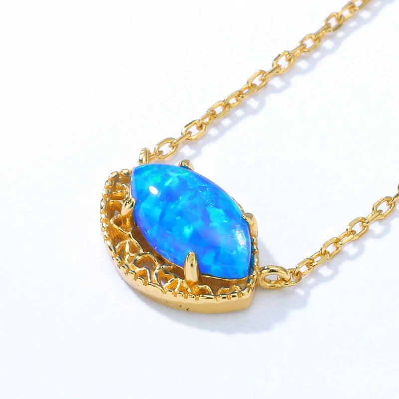 Collier en argent sterling à motif rétro minoritaire. Un bijou élégant et original, parfait pour rehausser votre style avec une touche vintage unique.