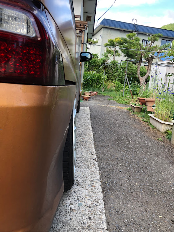 ステップワゴンの車高調整・たかが5mmされど5mm・アルミ磨きに関するカスタム事例の投稿画像2枚目