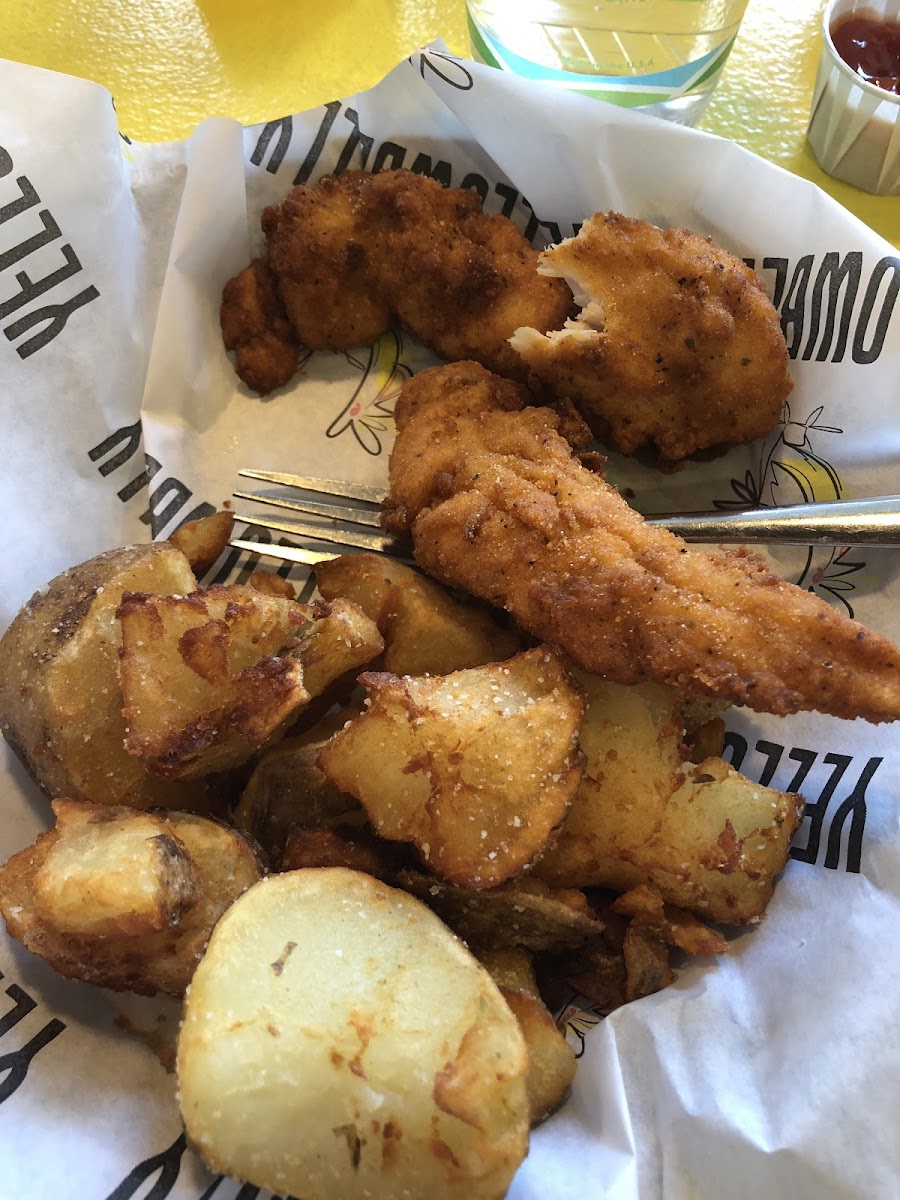 All of their fried chicken is gluten free!! The potatoes are amazing! The only things not GF are the buns for sandwiches and their macaroni pie. So so good.