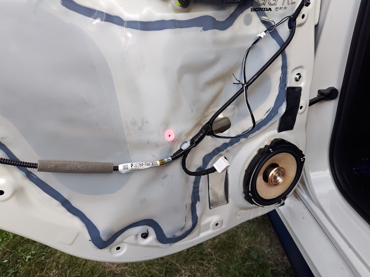 シビックタイプRのKENWOODスピーカー・フロント、リアスピーカー交換に関するカスタム事例の投稿画像10枚目