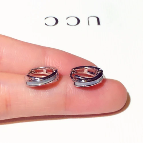 Nieuwe Trendy Oorbellen Eenvoudig voor Dames, perfect voor dagelijks gebruik. Eenvoudig en elegant ontwerp dat bij elke stijl past.