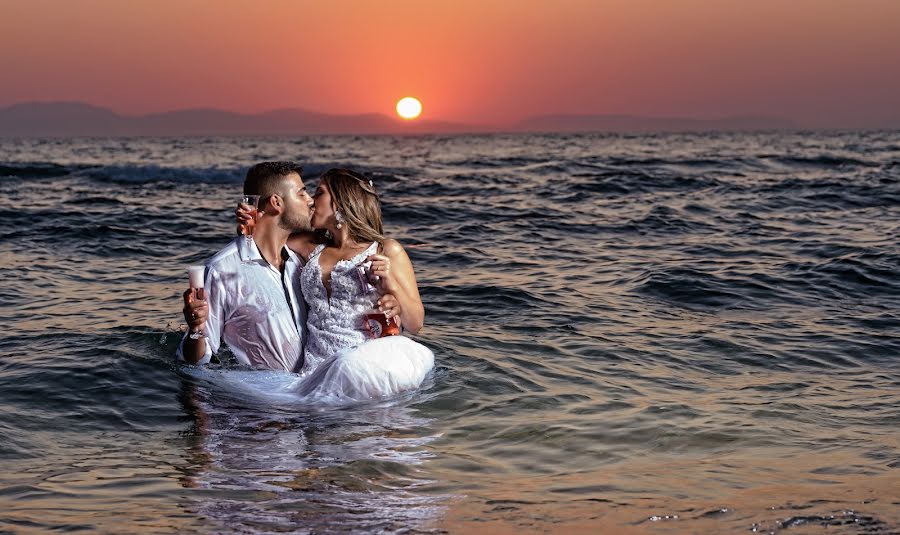 Wedding photographer Kostas Sinis (sinis). Photo of 12 December 2019