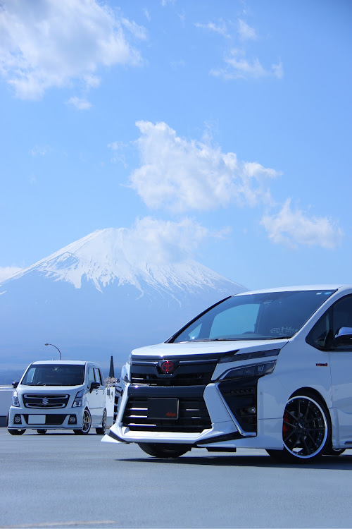 ヴォクシーのヴォクシー80後期・皆さんに感謝・集まりは楽しい🎶・富士山と皆でコラボ・皆と楽しい一時に関するカスタム事例の投稿画像3枚目