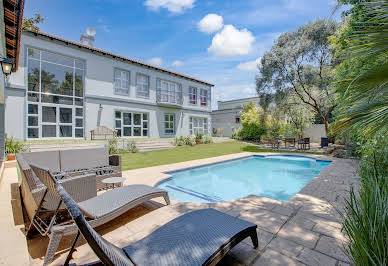 Maison avec piscine et jardin 4