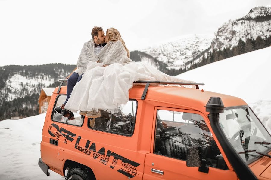 Fotografo di matrimoni Anjeza And Endrit (anjezaandendrit). Foto del 24 febbraio 2018