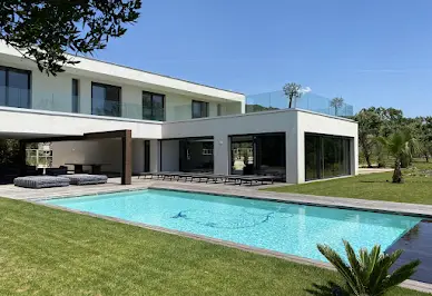 Villa avec jardin et terrasse 1