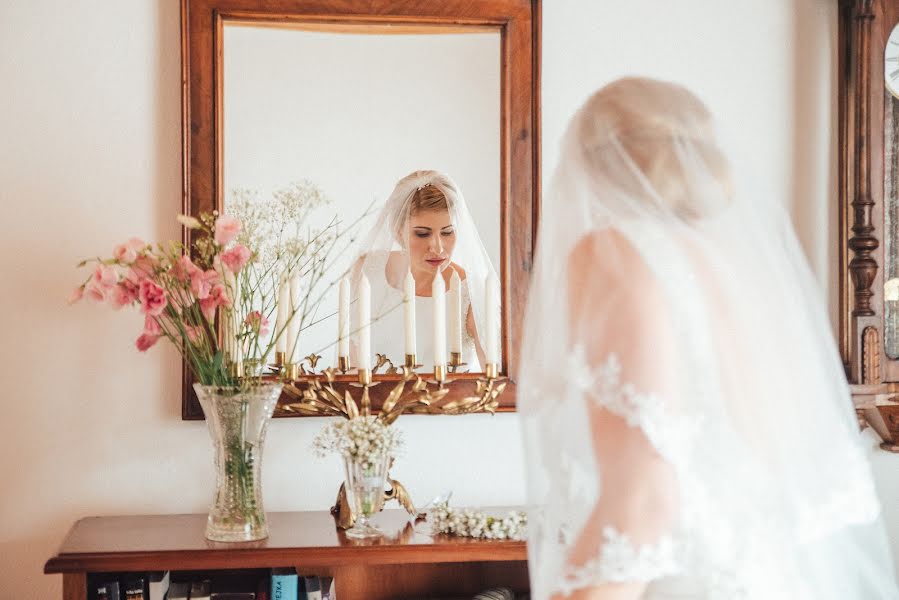 Fotógrafo de casamento Antonia Smetanková (tonkasmetankova). Foto de 14 de junho 2022