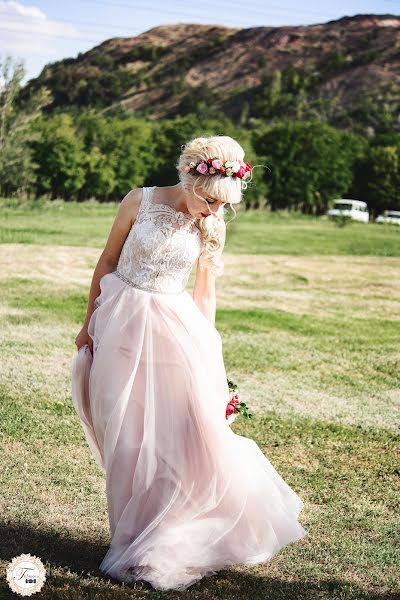 Fotógrafo de casamento Olga Trifonova (9876). Foto de 9 de agosto 2018