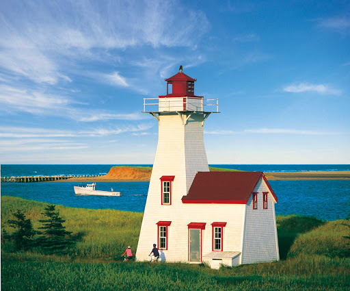  The  New London Rear Range Lighthouse  on Prince Edward Island, Canada, on a clear day. 