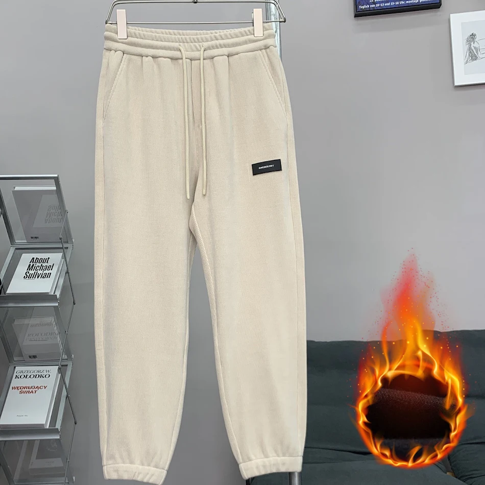Calças de moletom de veludo cotelê com amarração no tornozelo plus size, combinam com tudo. Conforto e estilo para um visual despojado.