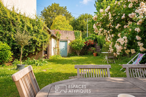 Luxury house for sale in Nantes (44000) - Lush garden with flowering rose bush