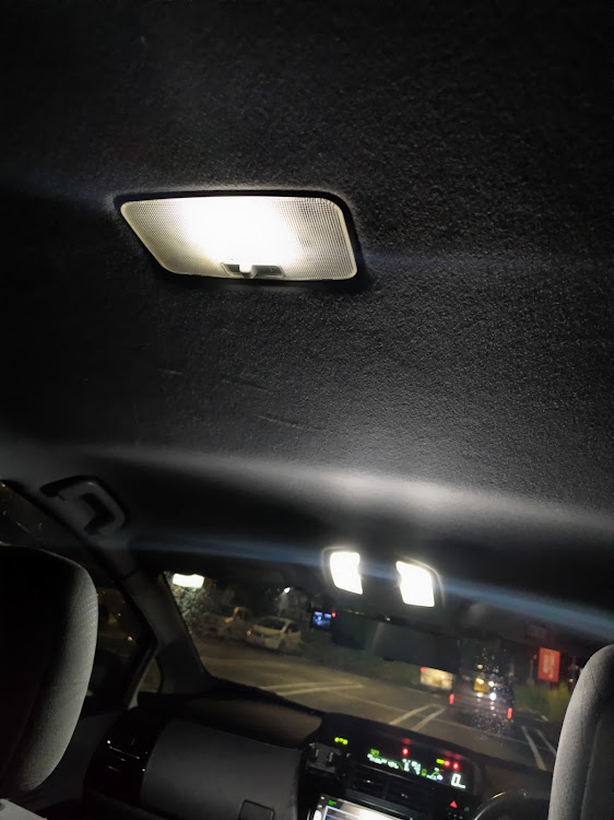 プリウスαのLED・USDM・プリウスアルファ・室内灯・スマホ撮影に関するカスタム事例の投稿画像1枚目