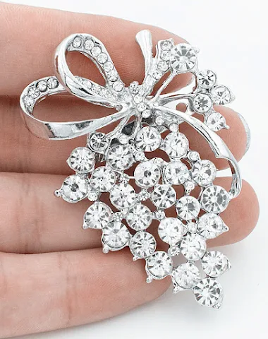 Broche de uva con diamantes para mu - 2