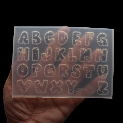 Title 5, Moule époxy en forme de lettre M avec miroir en...