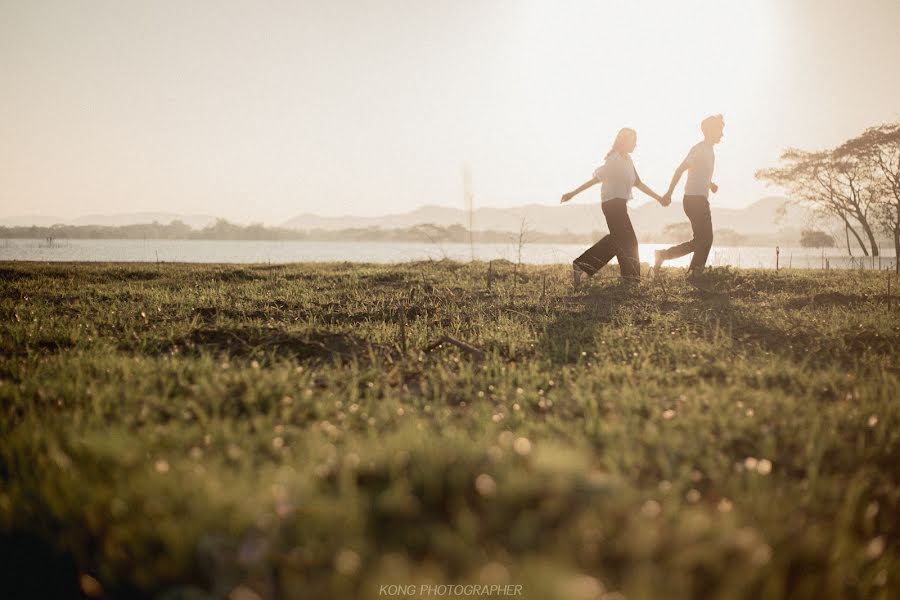 結婚式の写真家Thitipong Srisathan (kong)。2022 2月28日の写真