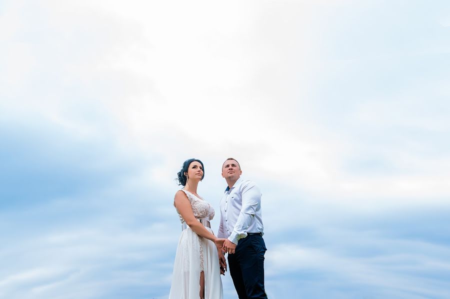 Fotógrafo de casamento Elvira Lukashevich (teshelvira). Foto de 15 de maio 2017