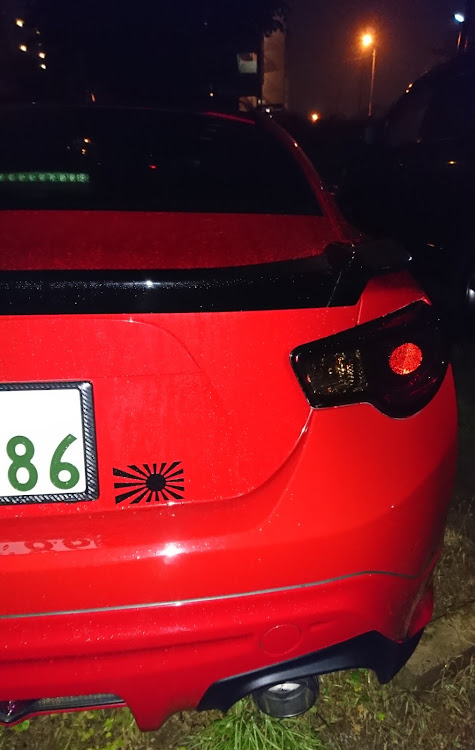 86の86・TOYOTA86・86BRZ・ステッカー貼り付けに関するカスタム事例の投稿画像1枚目
