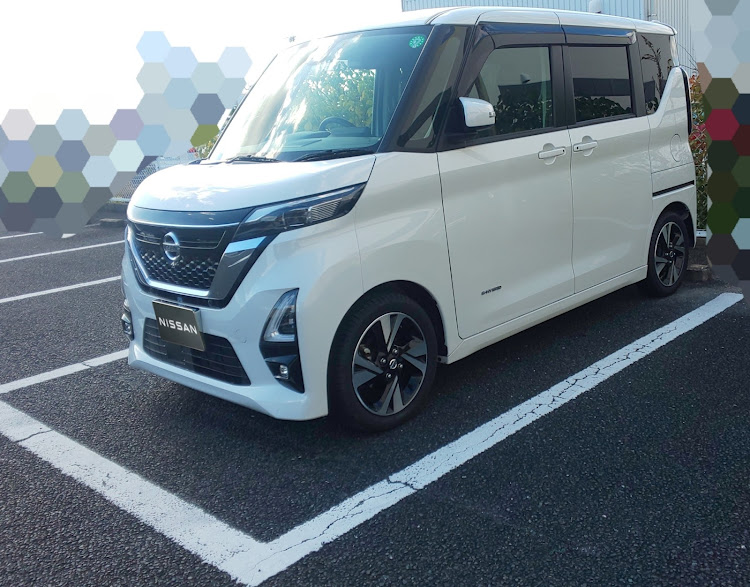 ルークスの#352・駐車枠ぴったり選手権・某駐車場にて🅿️・ナンバー合成アプリ活躍中🤗に関するカスタム事例の投稿画像1枚目