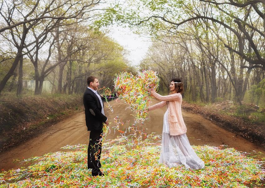 Fotógrafo de casamento Olga Oborskaya (oborskayaolga). Foto de 9 de fevereiro 2016