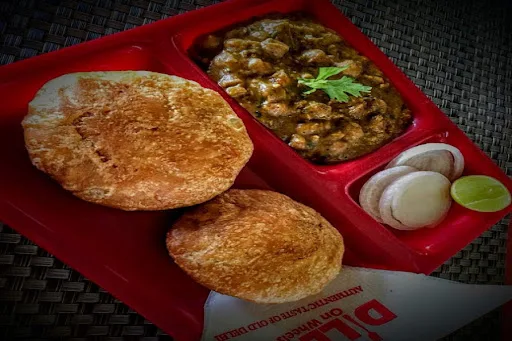 Chole Kachori [2 Pieces]